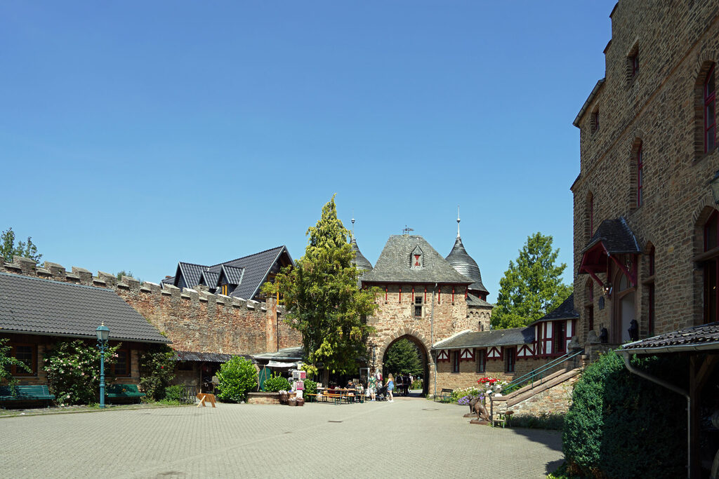 Burg Satzvey in der Eifel, fotografiert von Ralph Dresel
