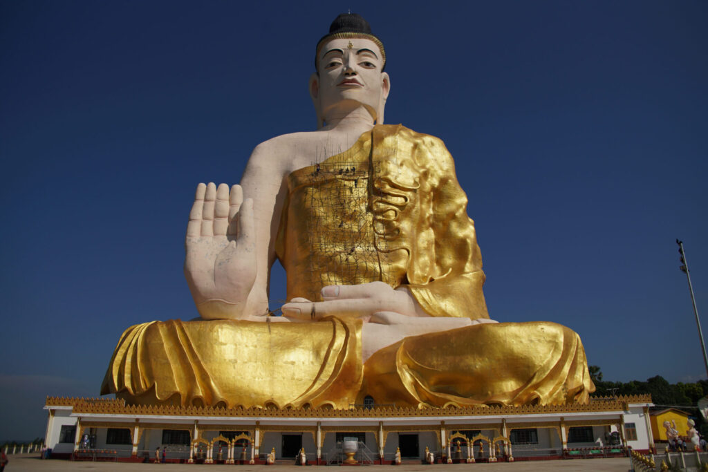 Der große Buddha beim Golden Rock in Myanmar