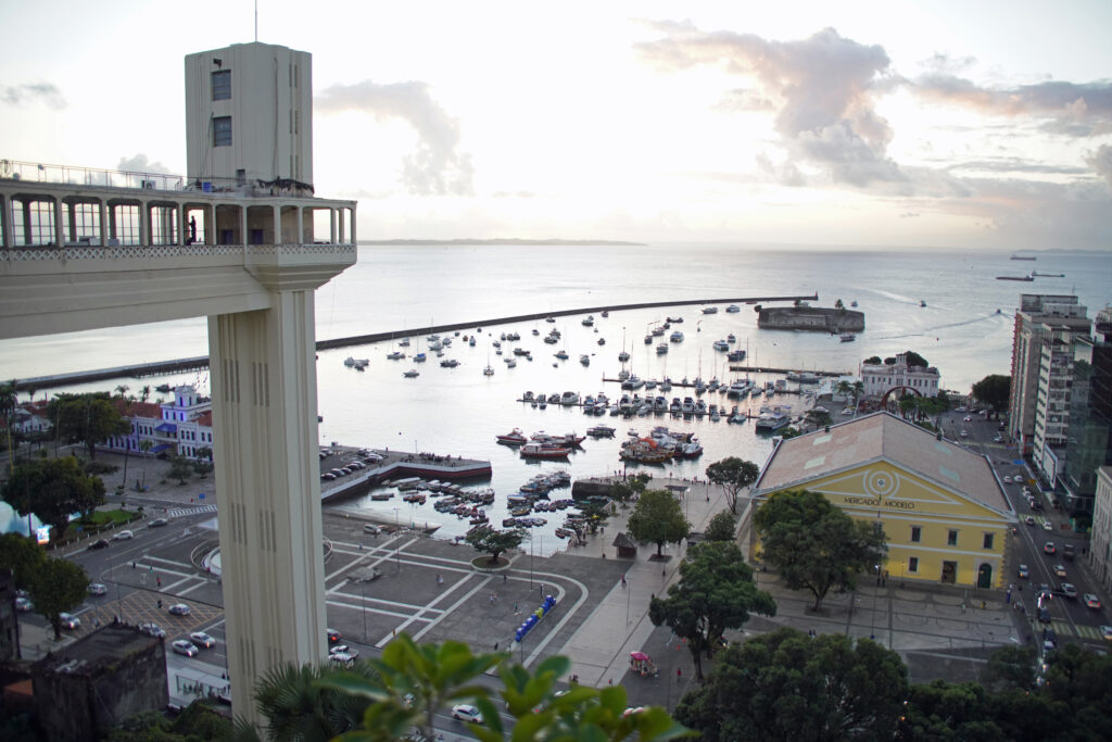 Einer der Aufzüge, der in Salvador da Bahia Personen von der Unterstadt in die Oberstadt befördert.