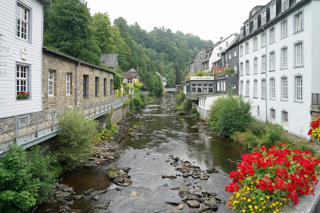 Monschau ist eine wunderschöne Fachwerkstadt in der nördlichen Eifel