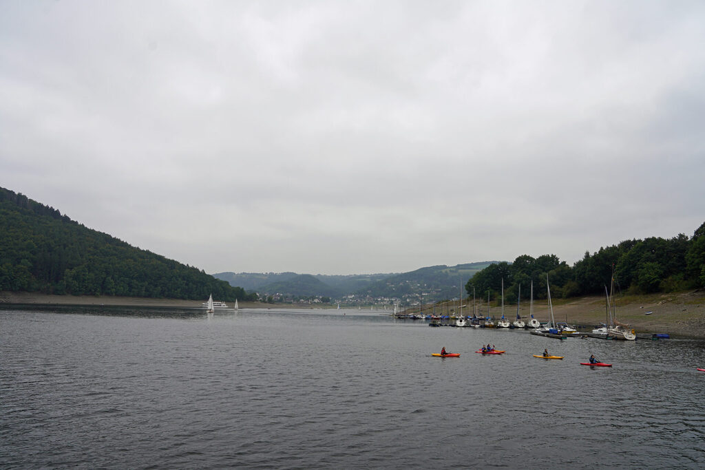 140_eifel_rursee_ralph_dresel_dsc08282 Der Rursee in der Nordeifel ist beliebt bei Schwimmern, Seglern, Kanufahrern und Kayakfahrern