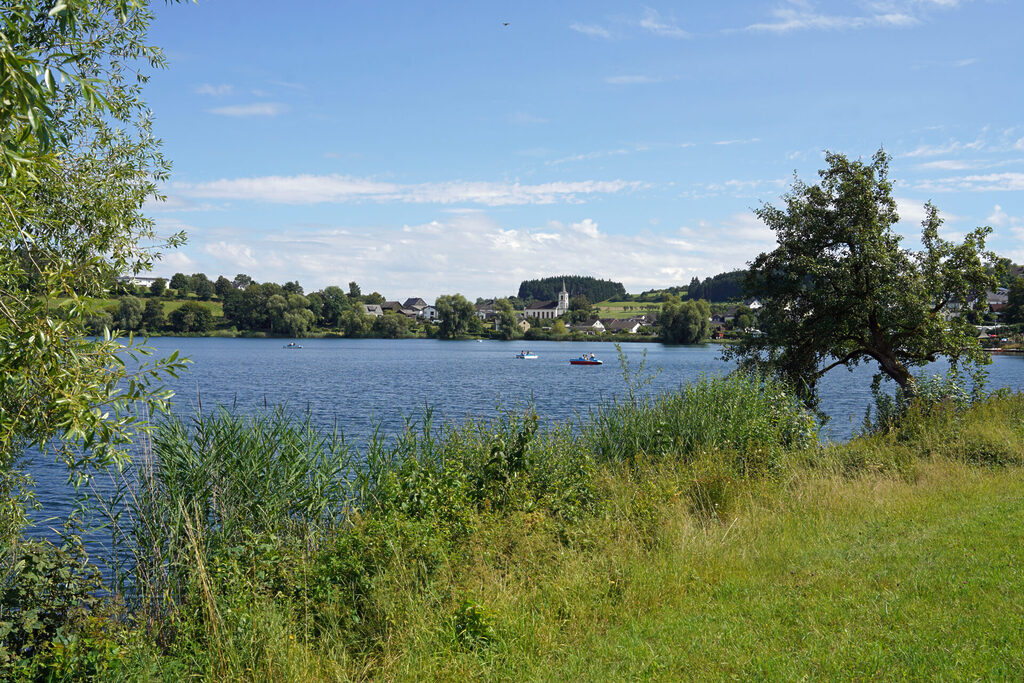 Das Schalkenmehrener Maar bei Daun in der Vulkaneifel, fotografiert von Ralph Dresel