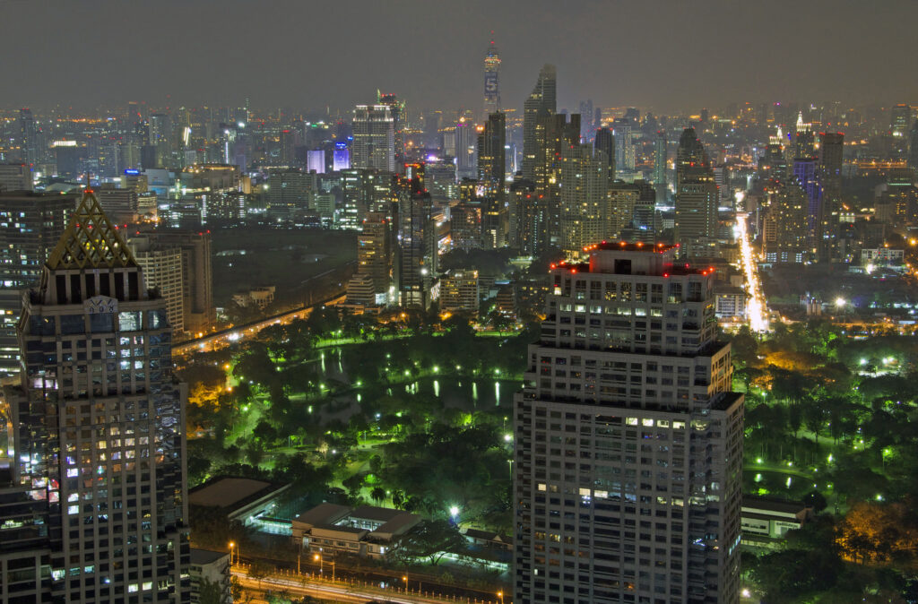 Die Moon Bar ist auf dem Dach des Banyan Tree Hotels ist ebenfalls eine Rooftop Bar in Bangkok in Thailand