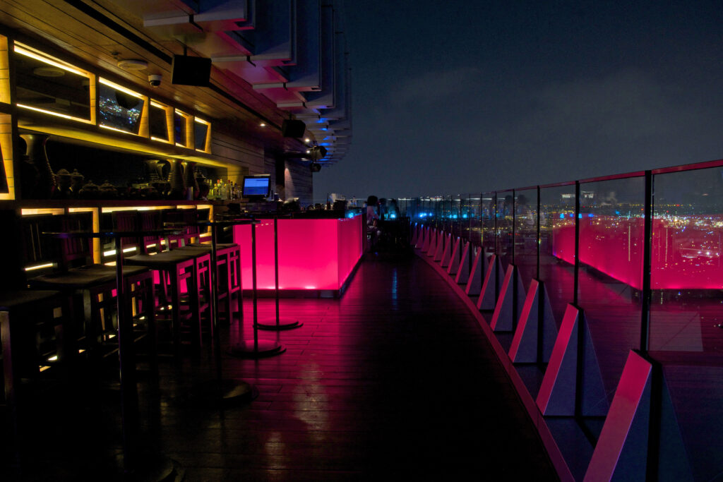 Die Oktave Rooftop Bar ist Teil des Marriott Hotels Sukhumvit Hotels in Bangkok in Thailand