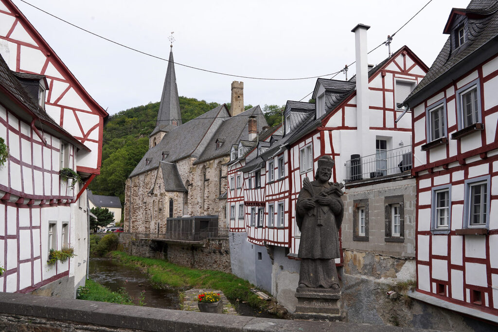 50_eifel_monreal_fachwerk_ralph_dresel_dsc08084 Monreal ist eine historische Stadt in der Eifel mit viel Fachwerk, fotografiert von Ralph Dresel